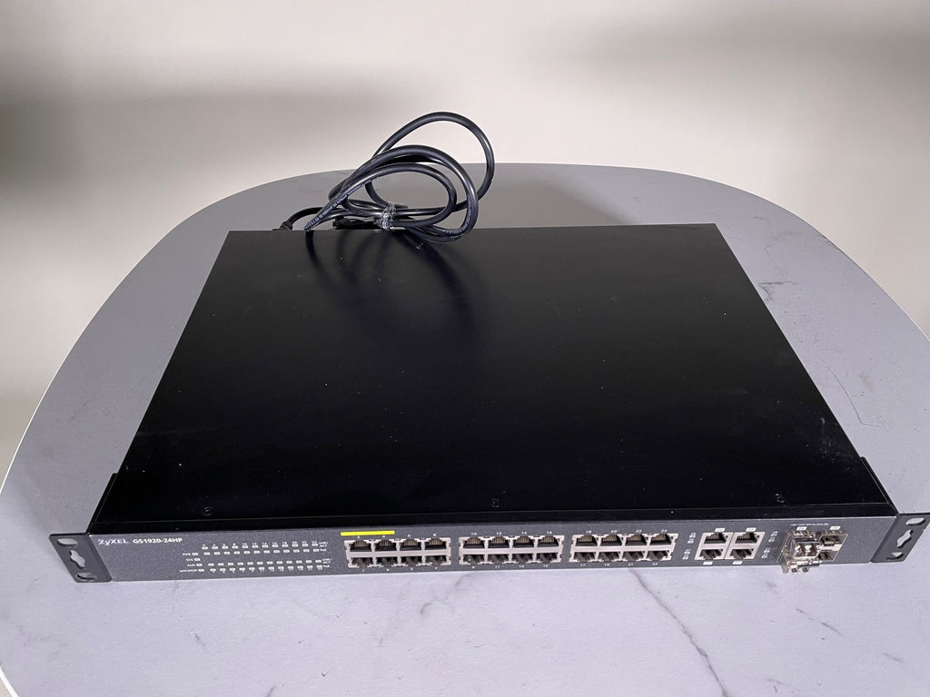 LOT – Switch ZyXEL GS1920-24HP PoE+ 24 ports + Panneau de brassage fibre optique 24 ports LC duplex