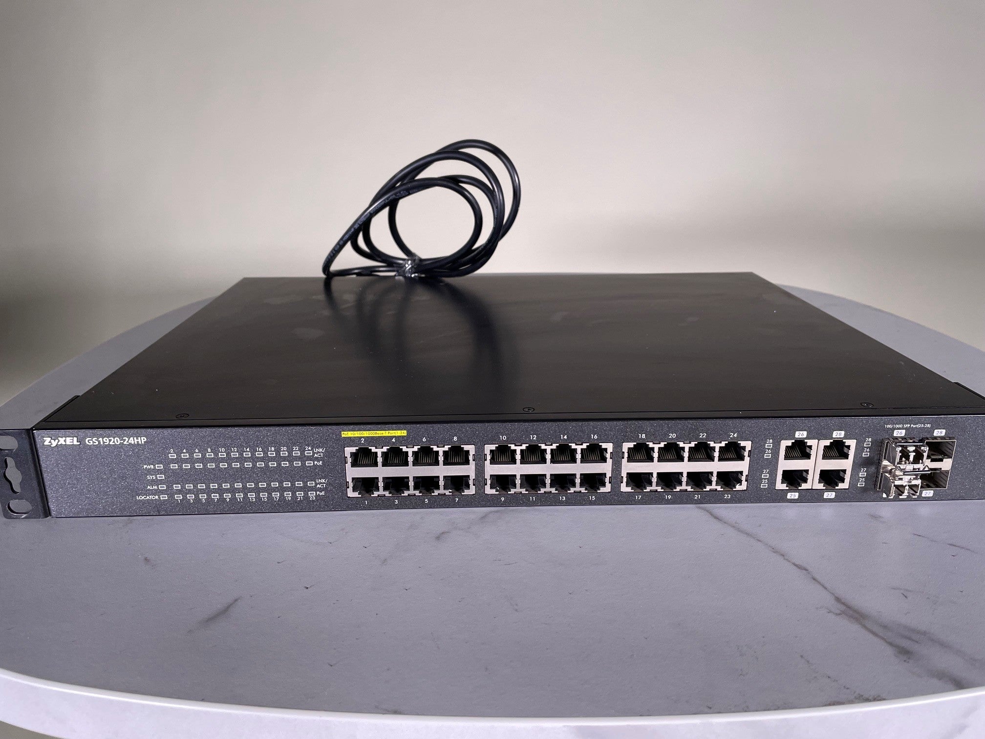 LOT – Switch ZyXEL GS1920-24HP PoE+ 24 ports + Panneau de brassage fibre optique 24 ports LC duplex