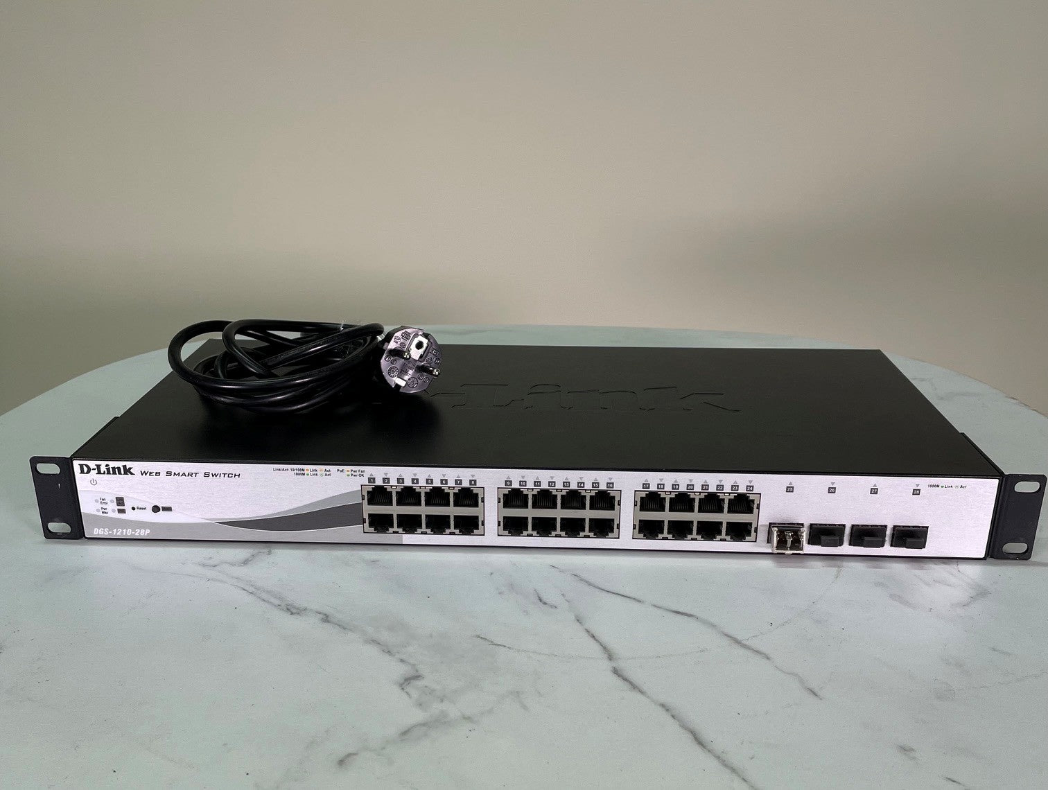 Switch PoE géré D-Link DGS-1210-28P – 24 ports Gigabit + 4 SFP
