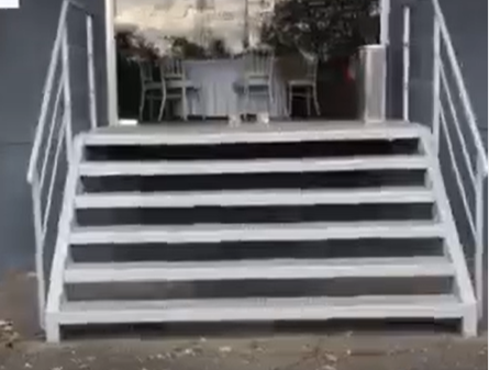 Escalier galvanisé avec palier