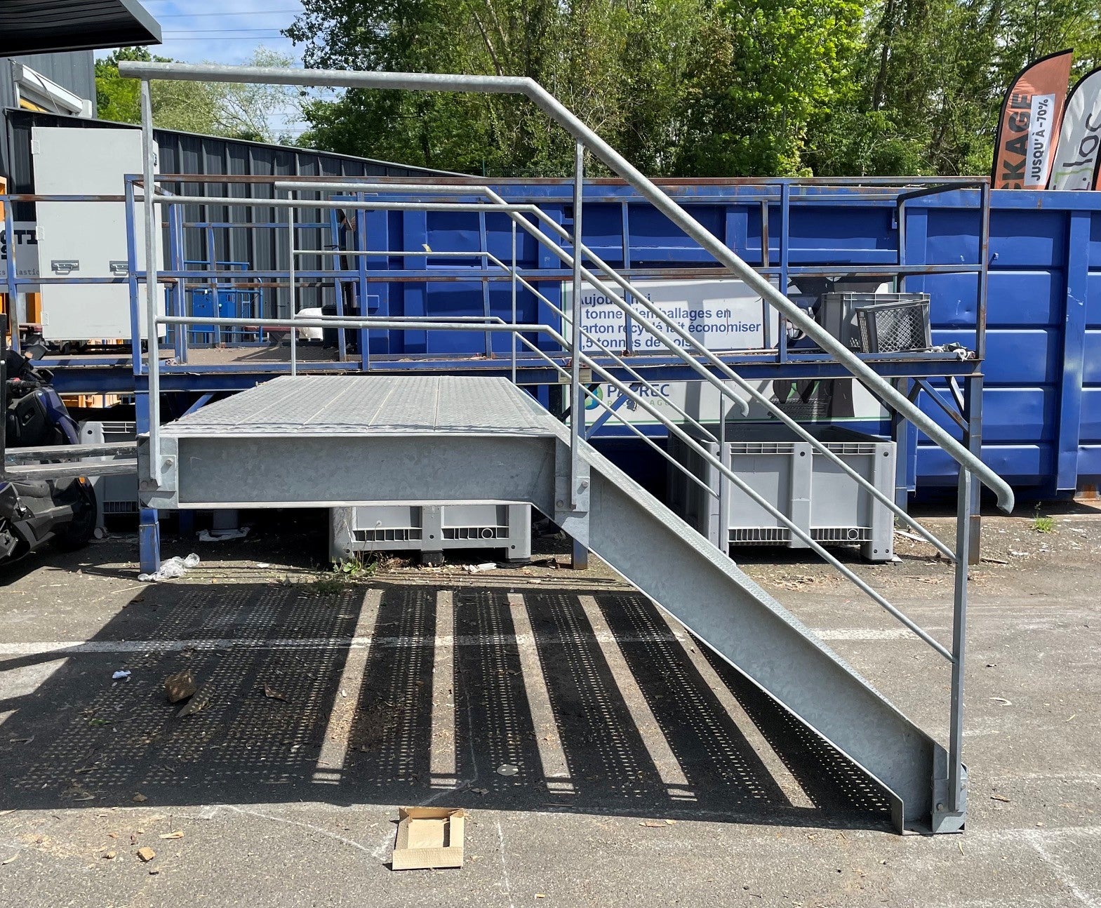 Escalier galvanisé avec palier