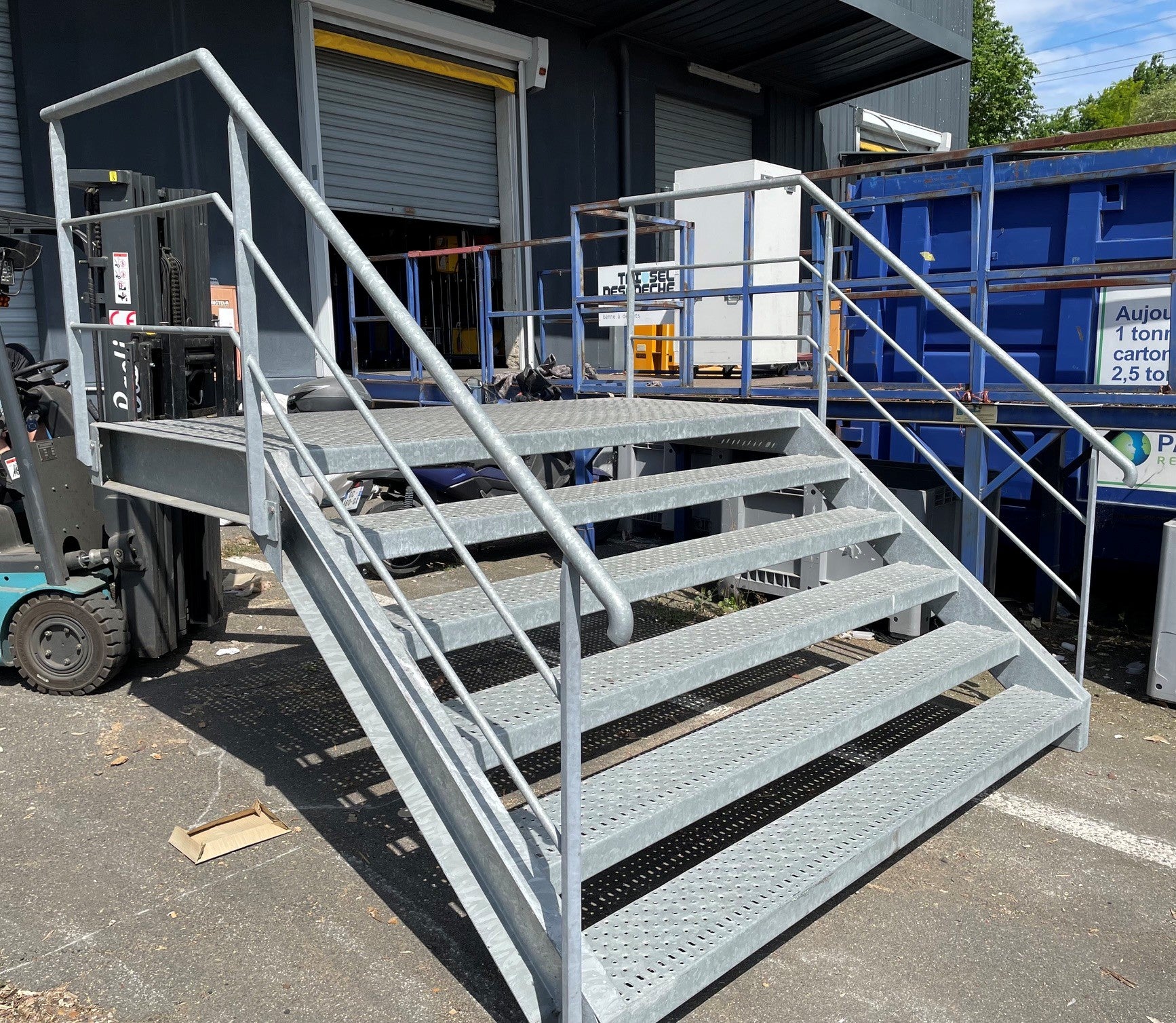 Escalier galvanisé avec palier