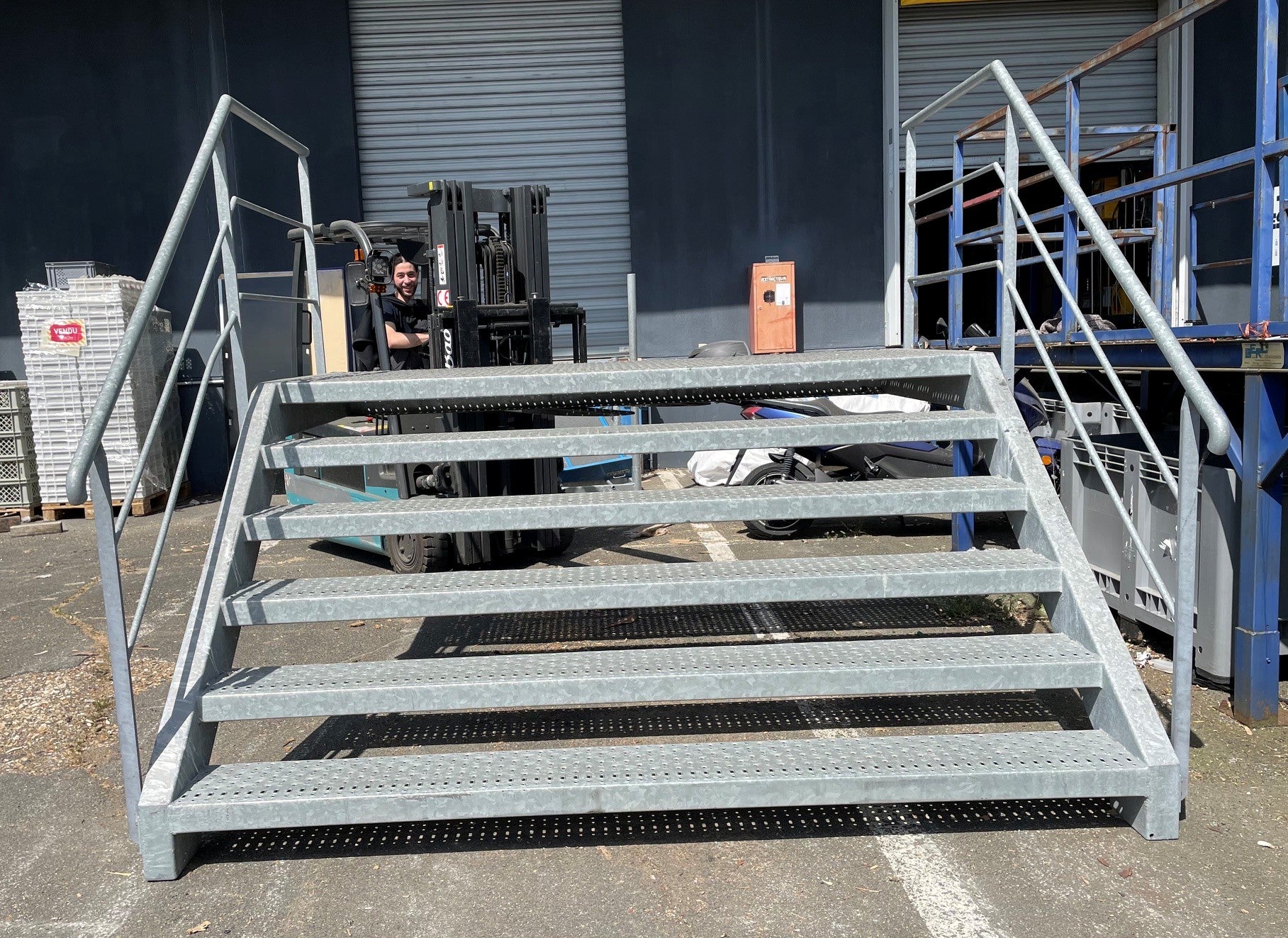 Escalier galvanisé avec palier