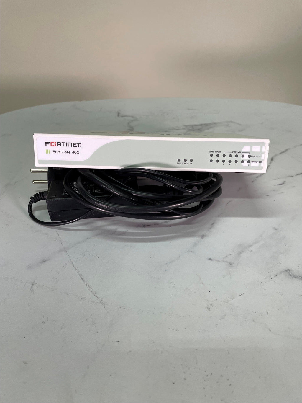 Pare-feu Fortinet FortiGate 40C (FG-40C) – 2× WAN + 5× LAN Gigabit