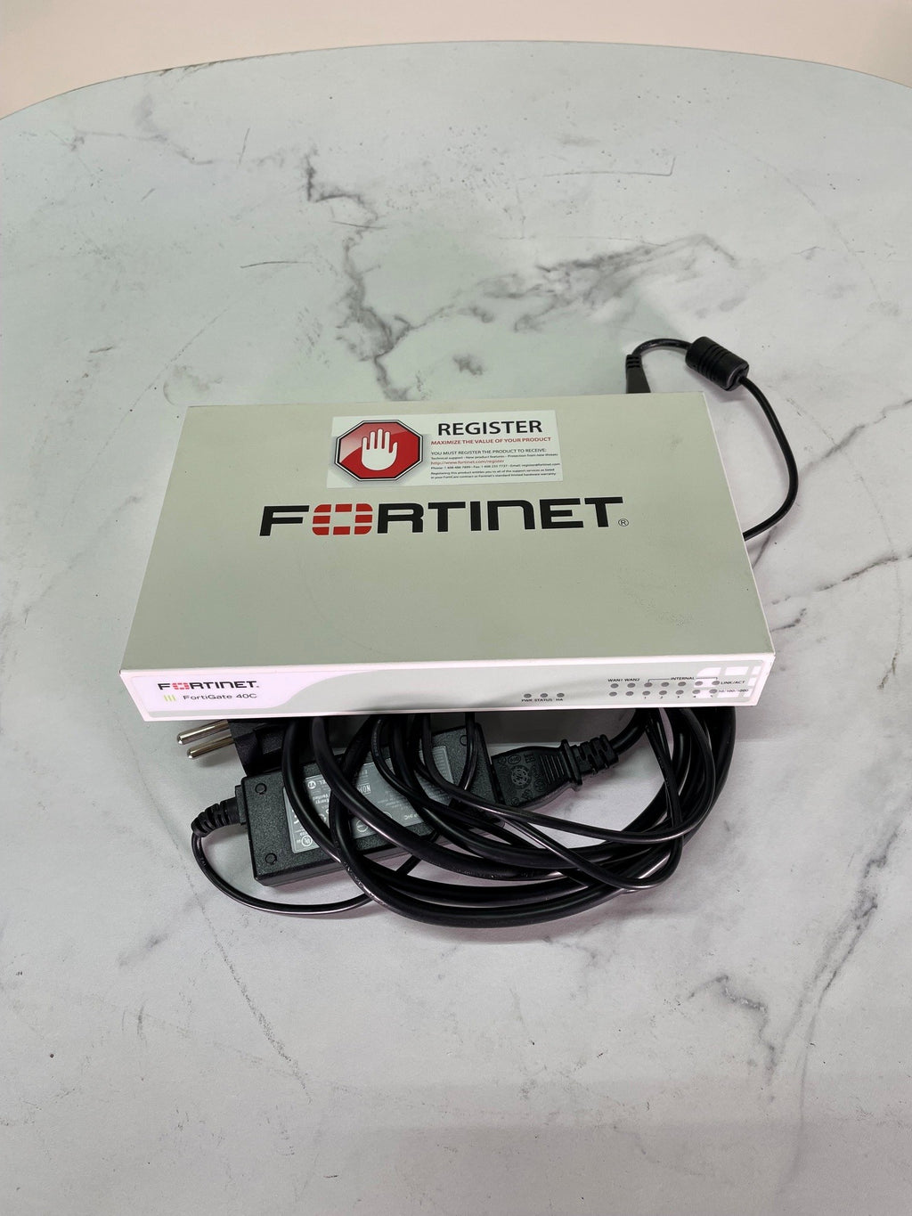 Pare-feu Fortinet FortiGate 40C (FG-40C) – 2× WAN + 5× LAN Gigabit