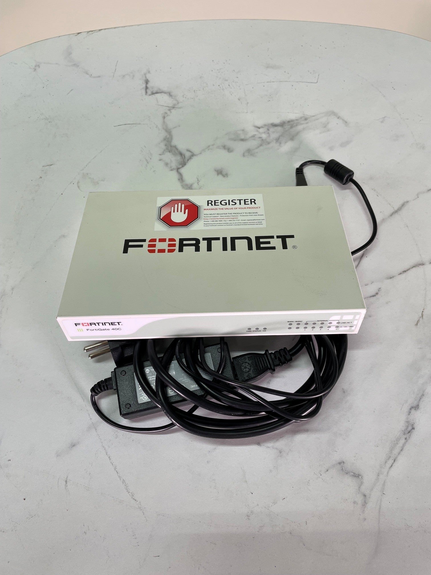 Pare-feu Fortinet FortiGate 40C (FG-40C) – 2× WAN + 5× LAN Gigabit