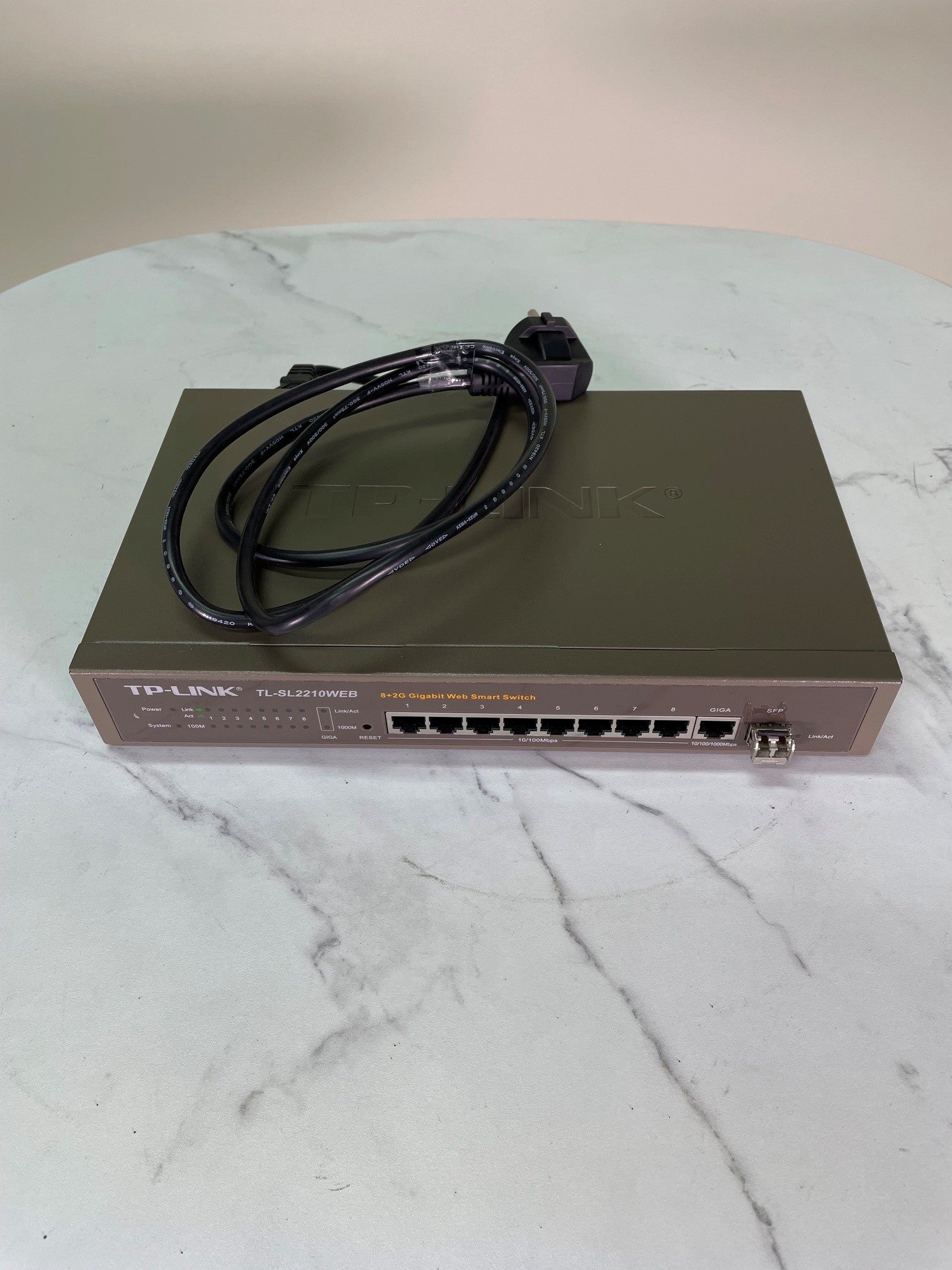 witch Web Smart TP-Link TL-SL2210WEB – 8 ports 100Mbps + 1 Gigabit + 1 SFP