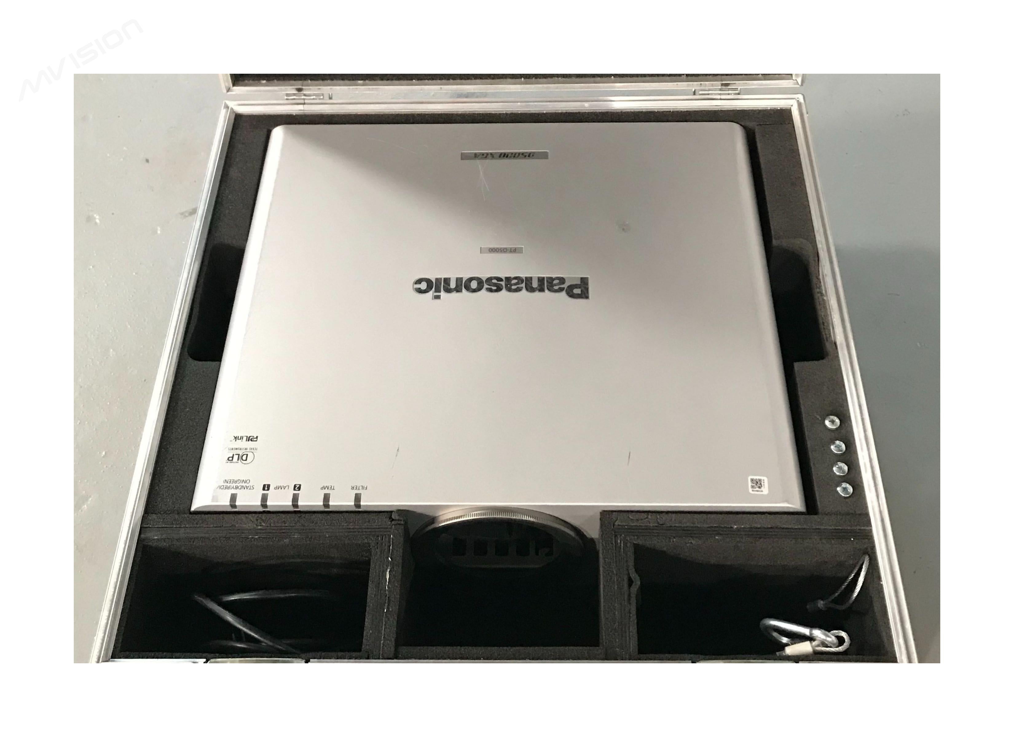 Vidéoprojecteur Panasonic PT-D5000 – 5 000 lumens – DLP – XGA – SANS OPTIQUE