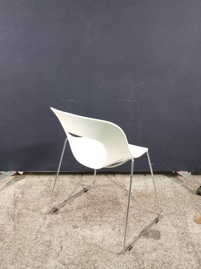 Chaise Hole - White