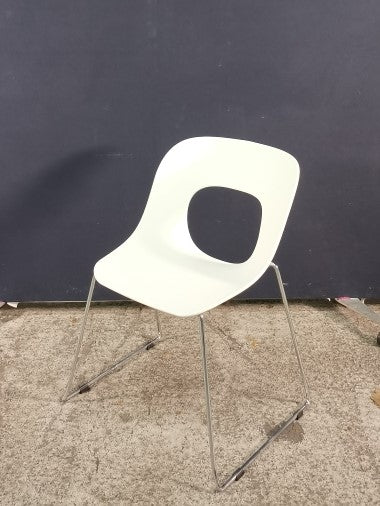 Chaise Hole - White