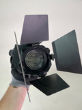 Projecteur miniFresnel 300W – Spotlight Milano – avec volets 4 faces et pince Doughty