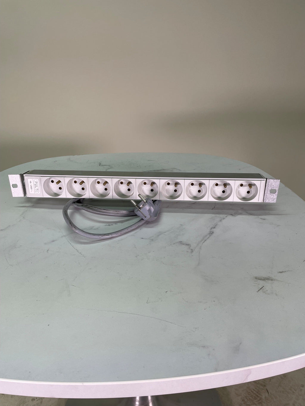 Bandeau multiprise rack 19" PGEP – 9 prises UTE – 16A 250V – Réf. 600198