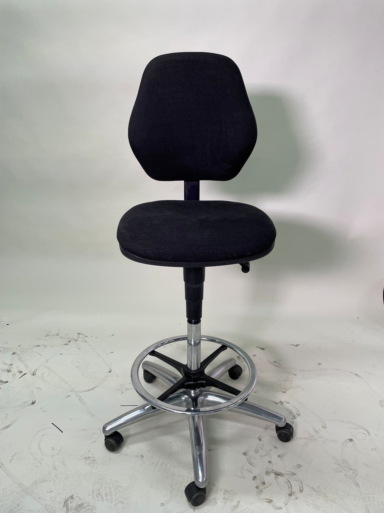 Tabouret haut mobile ergonomique